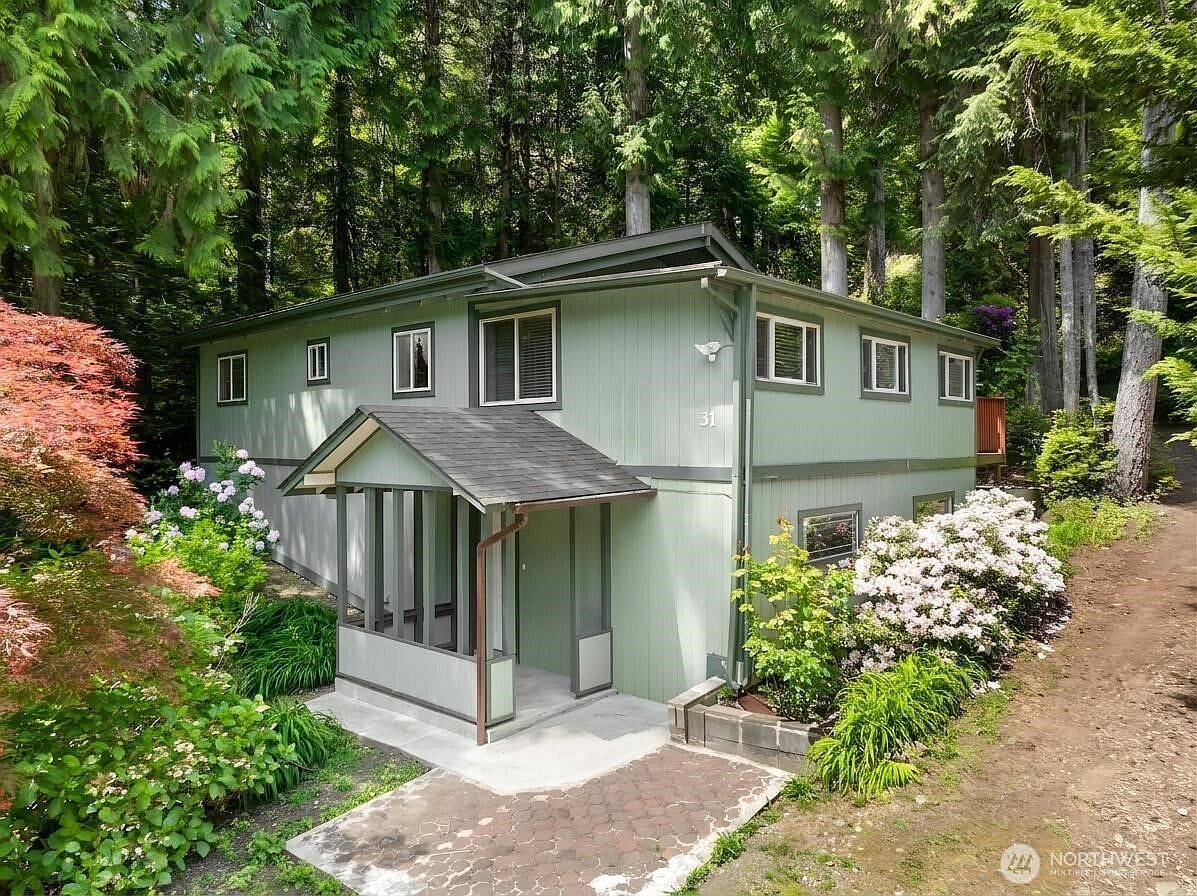 31 N Colony Surf Dr Lilliwaup, WA 98555, 98555