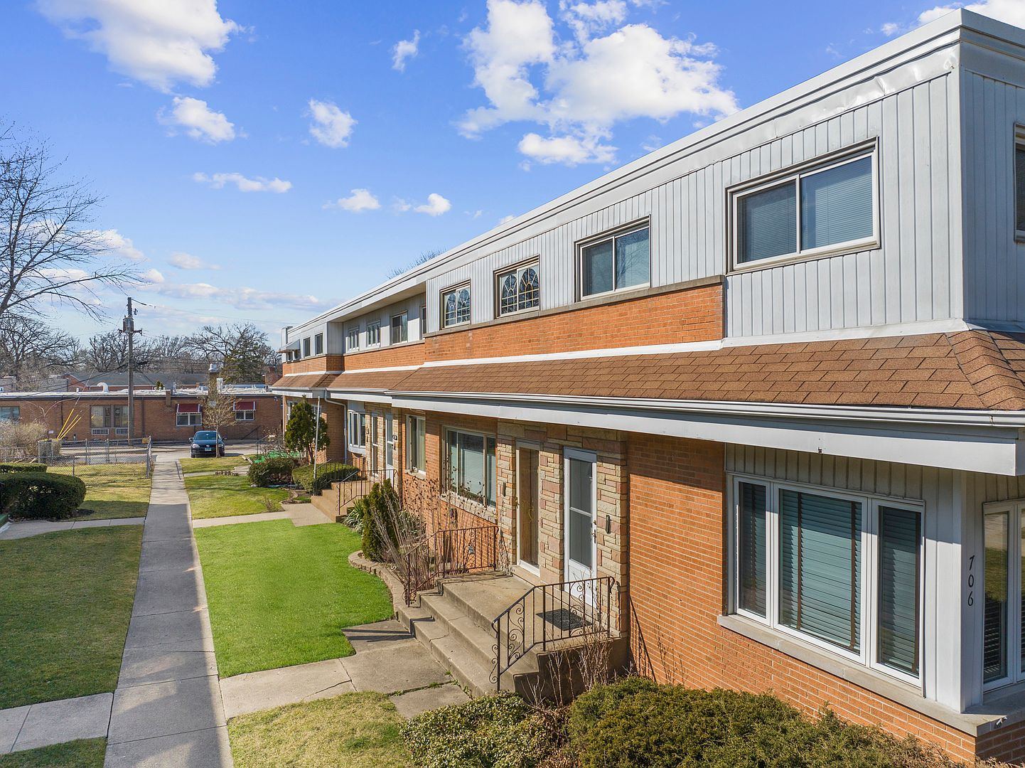 706 N Western Ave APT B Park Ridge, IL 60068 - Thumbnail 2