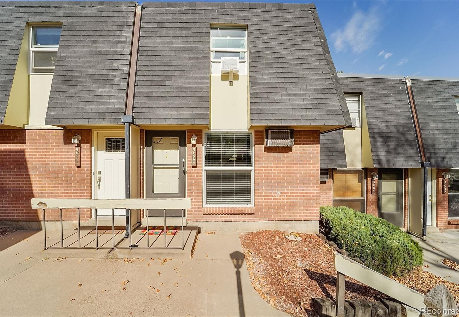 5809 S Pearl St Centennial, CO 80121 - Thumbnail 2