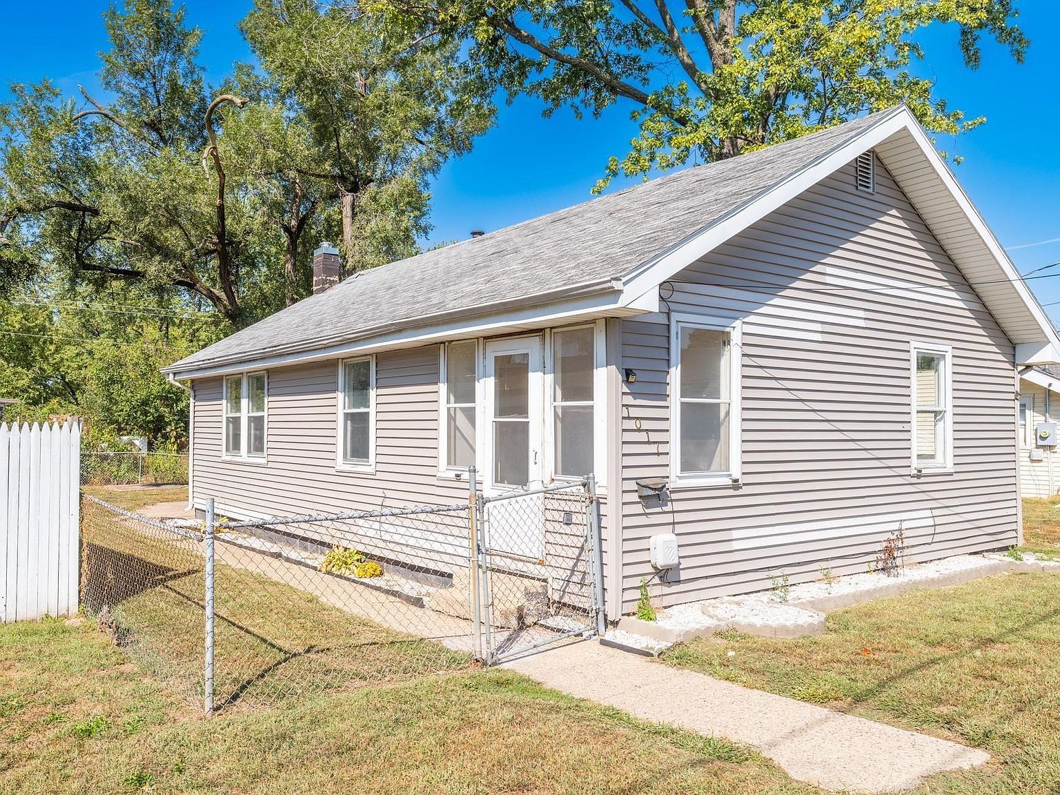 1017 S 12th St Pekin, IL 61554 - Thumbnail 2