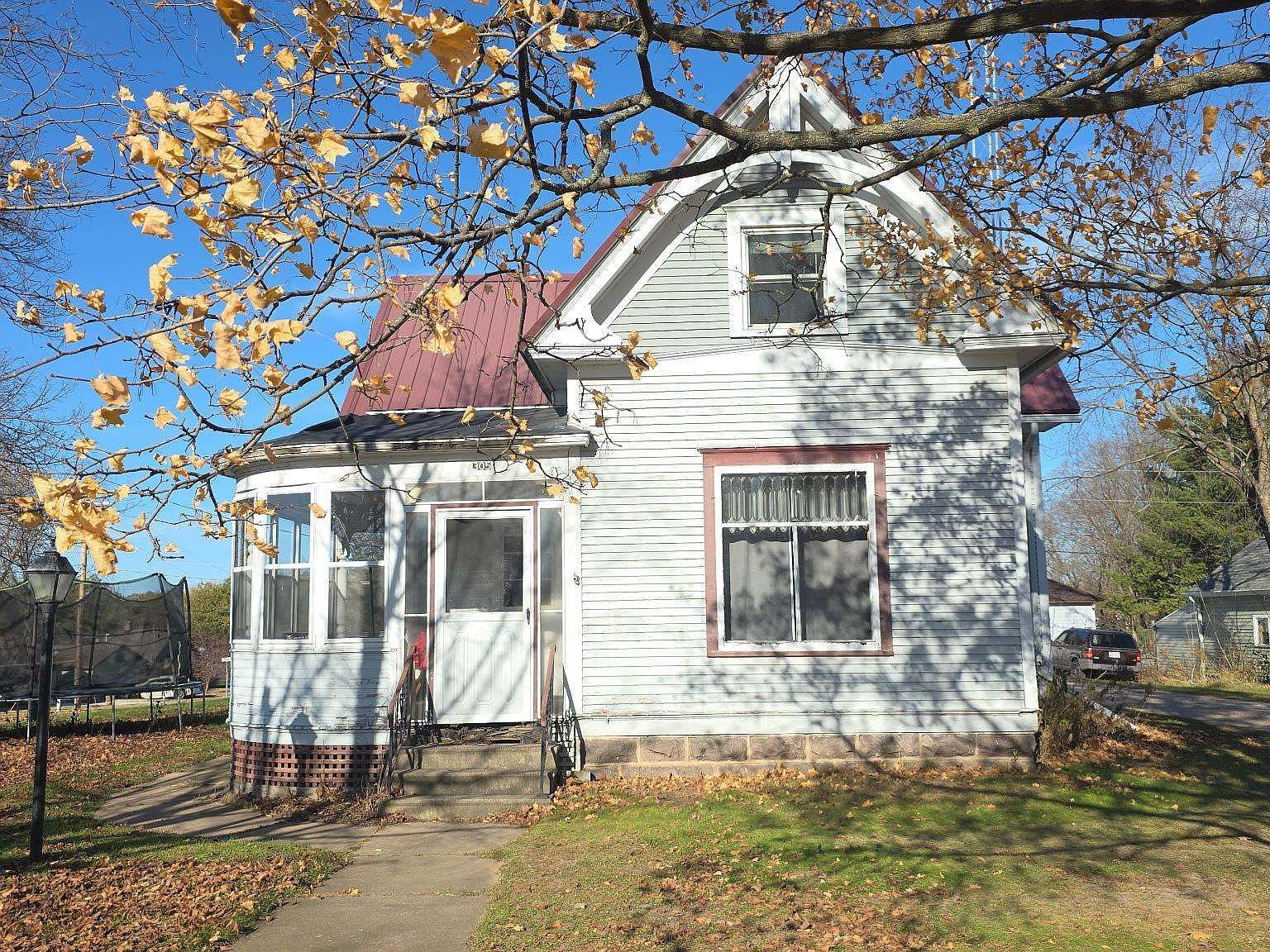 305 E State St Iola, WI 54945 - Thumbnail 2