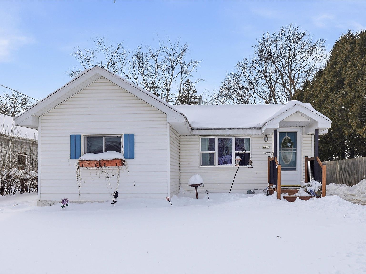 1823 Ashland St Oshkosh, WI 54901 - Thumbnail 2