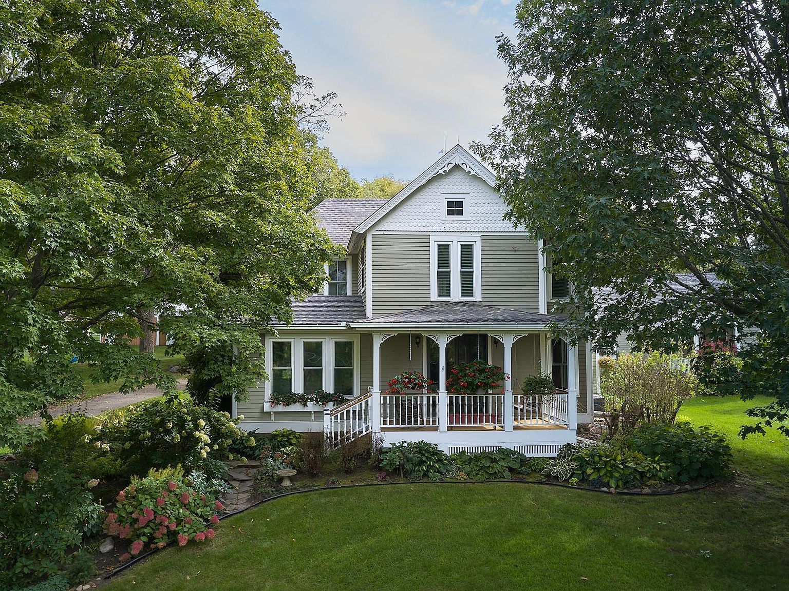 27055 Smithtown Rd Shorewood, MN 55331 - Thumbnail 2