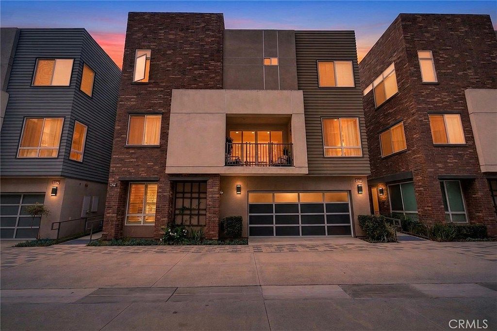 821 Brickyard Ln Costa Mesa, CA 92627  | Condominium