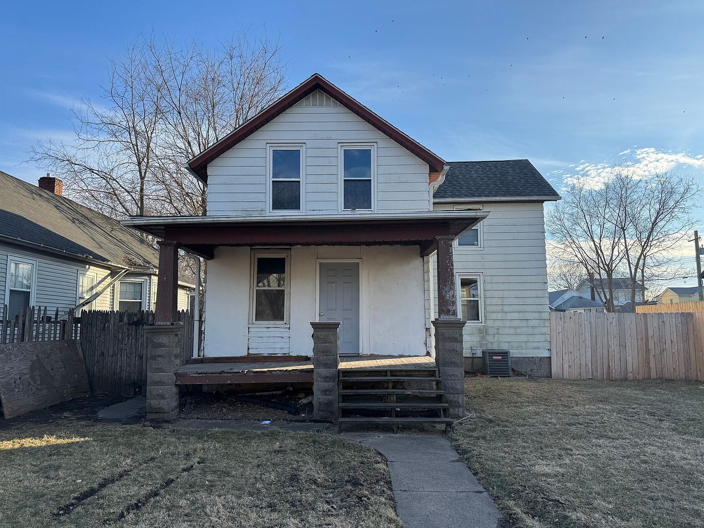 323 1st Ave Clinton, IA 52732  | Single Family