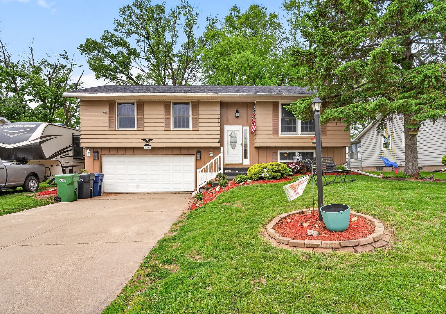 1704 9th St NW Clinton, IA 52732 | Single Family