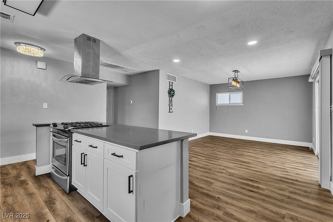 1700 Ferrell St Las Vegas, NV 89106 - Thumbnail 2