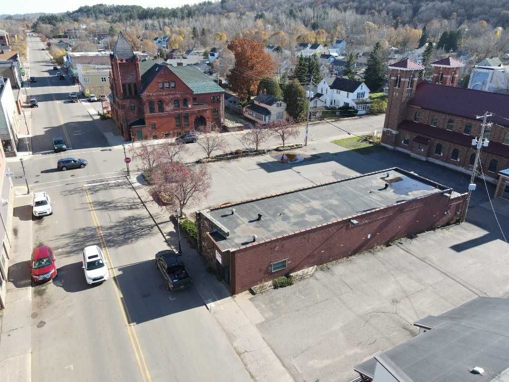 111 West Division Street, Ishpeming, MI, USA - Thumbnail 2