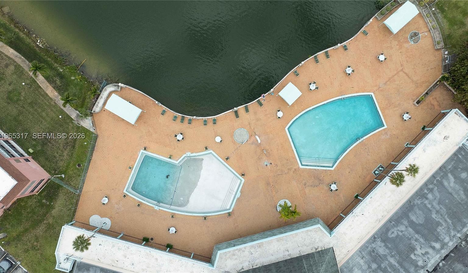 1401 NE Miami Gardens Dr APT 287 North Miami Beach, FL 33179 - Thumbnail 2