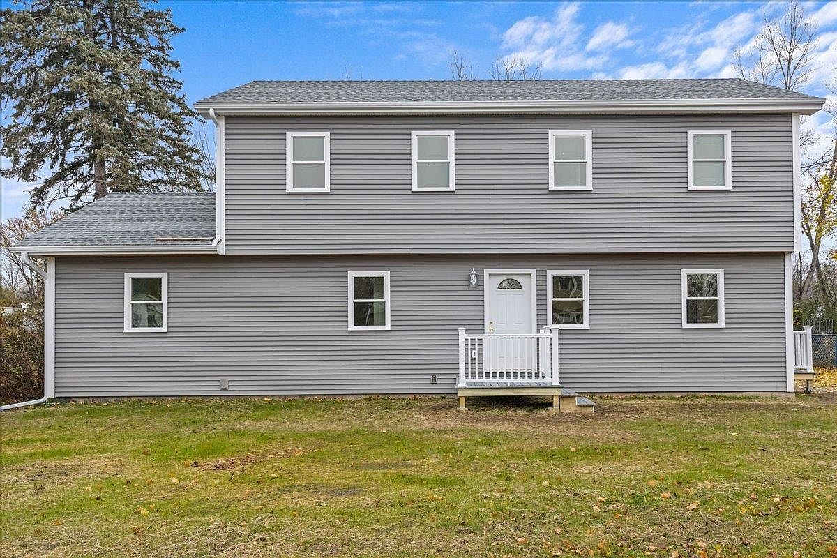 47 Russell St Saint Albans, VT 05478 - Thumbnail 2