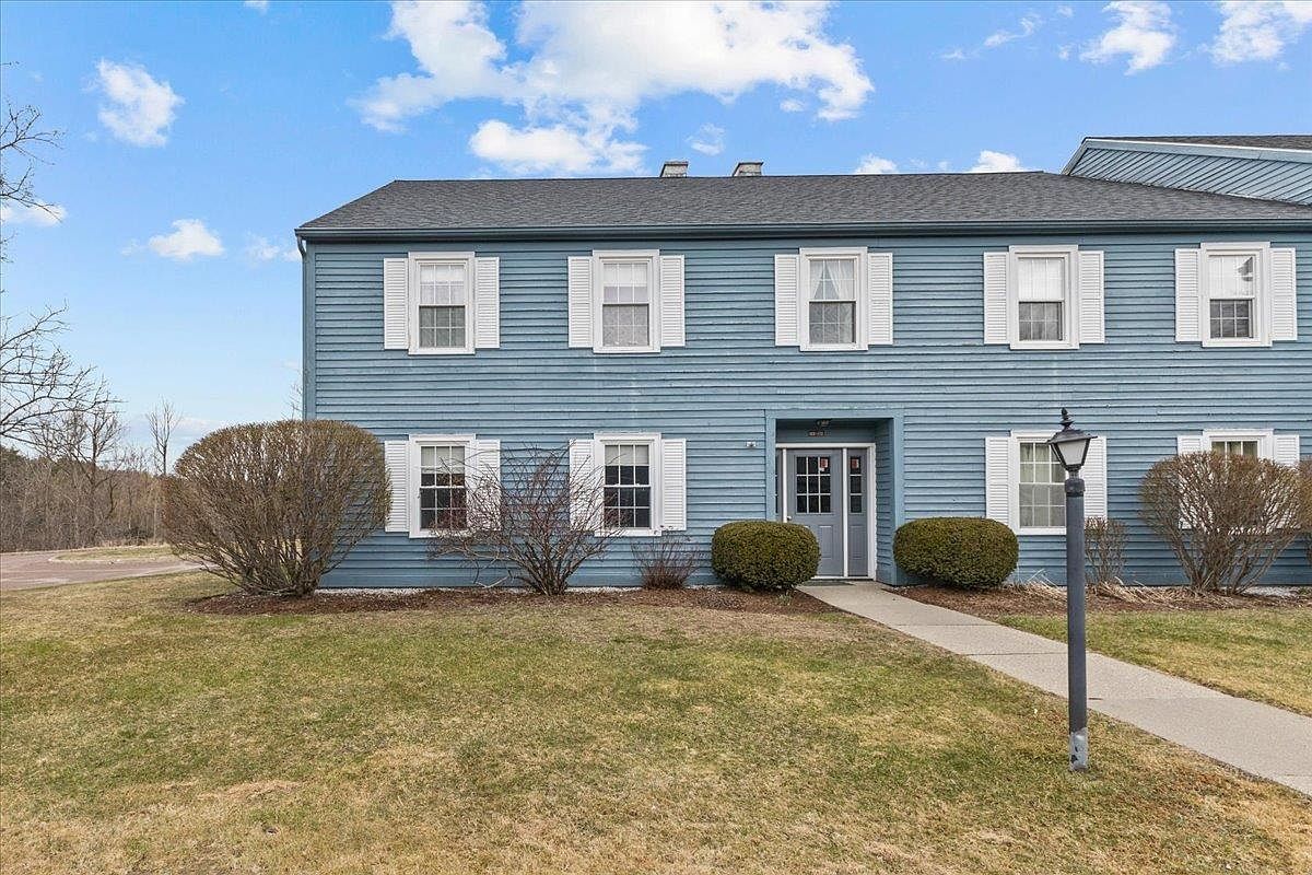 171 N Twin Oaks Ter South Burlington, VT 05403 - Thumbnail 2