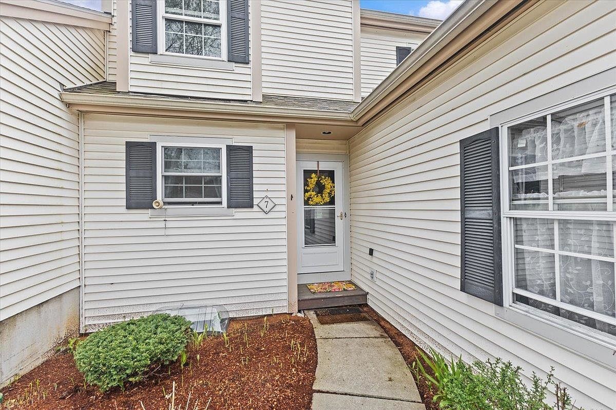 7 Cardinal Ln #7 Essex Junction, VT 05452 - Thumbnail 2