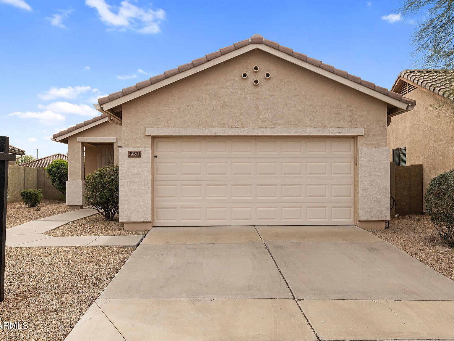 39531 N White Tail Ln Phoenix, AZ 85086 - Thumbnail 2