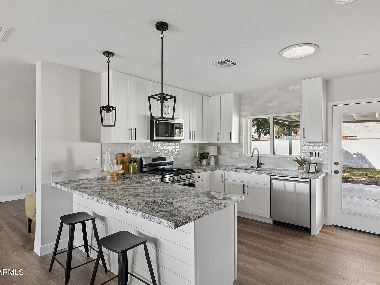 2336 W Village Dr Phoenix, AZ 85023 - Thumbnail 2