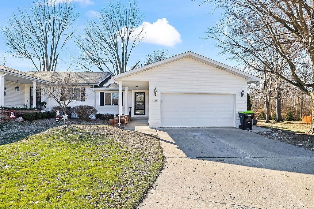 1433 W Masters Ln Decatur, IL 62521 - Thumbnail 2