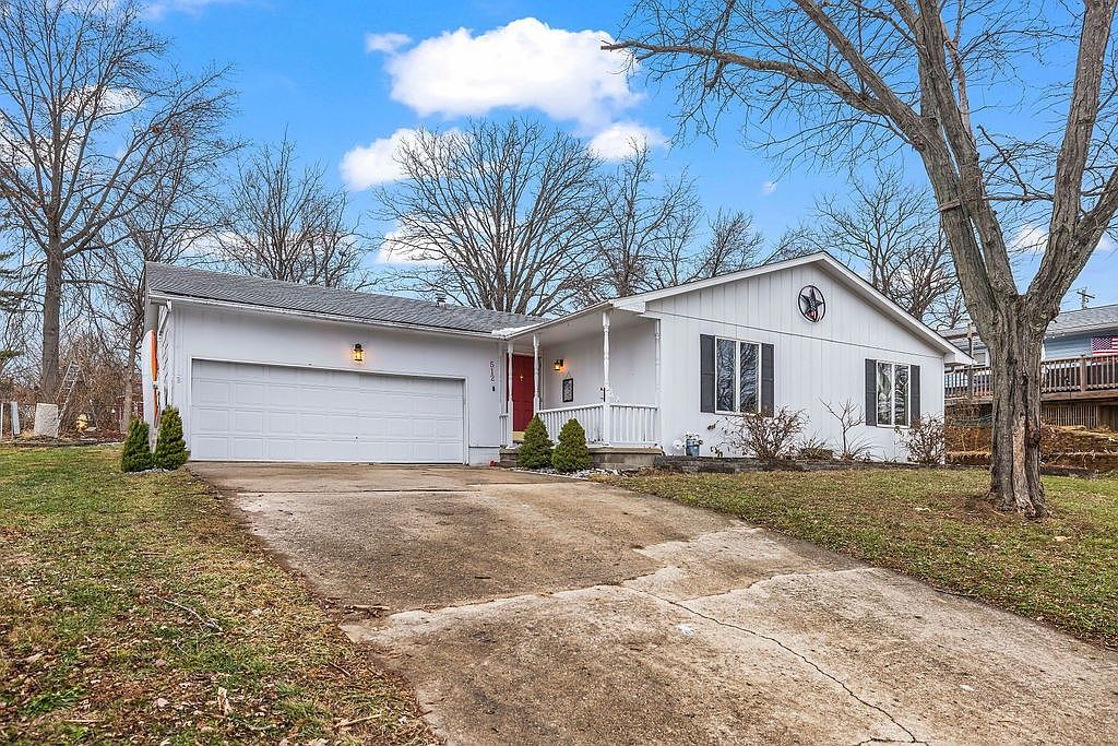 512 Woodland Ct Mount Zion, IL 62549 - Thumbnail 2