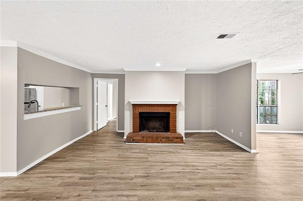 5537 Mountain Springs Cir Stone Mountain, GA 30088 - Thumbnail 2