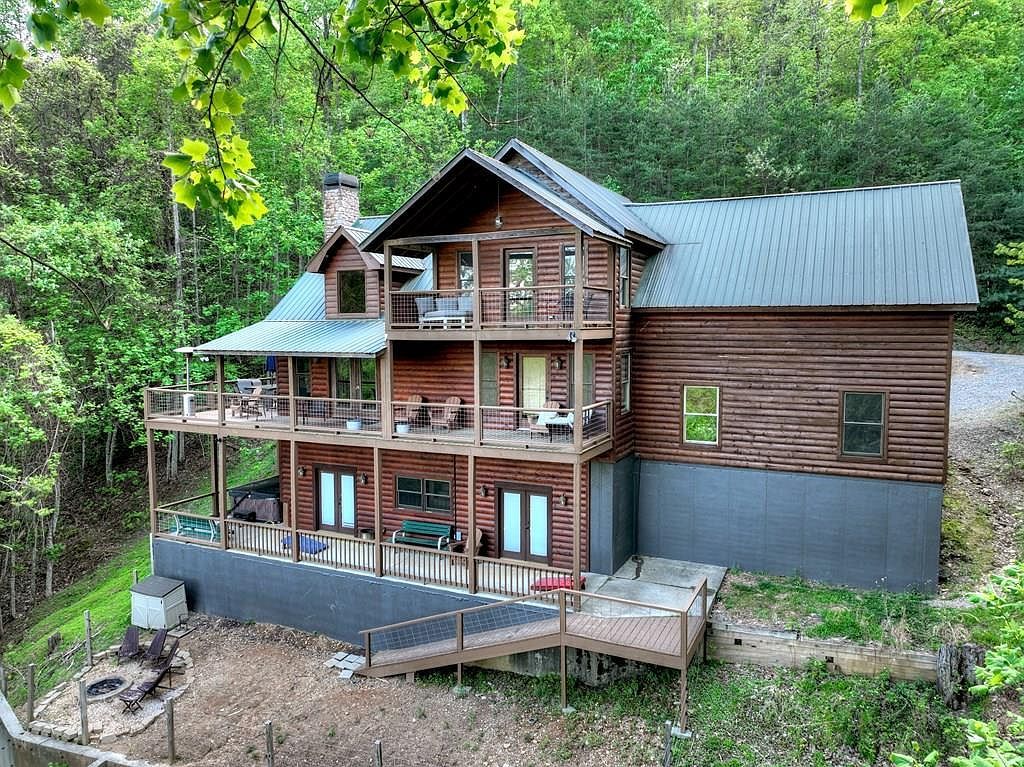840 Deer Crest Rd Blue Ridge, GA 30513, 30513