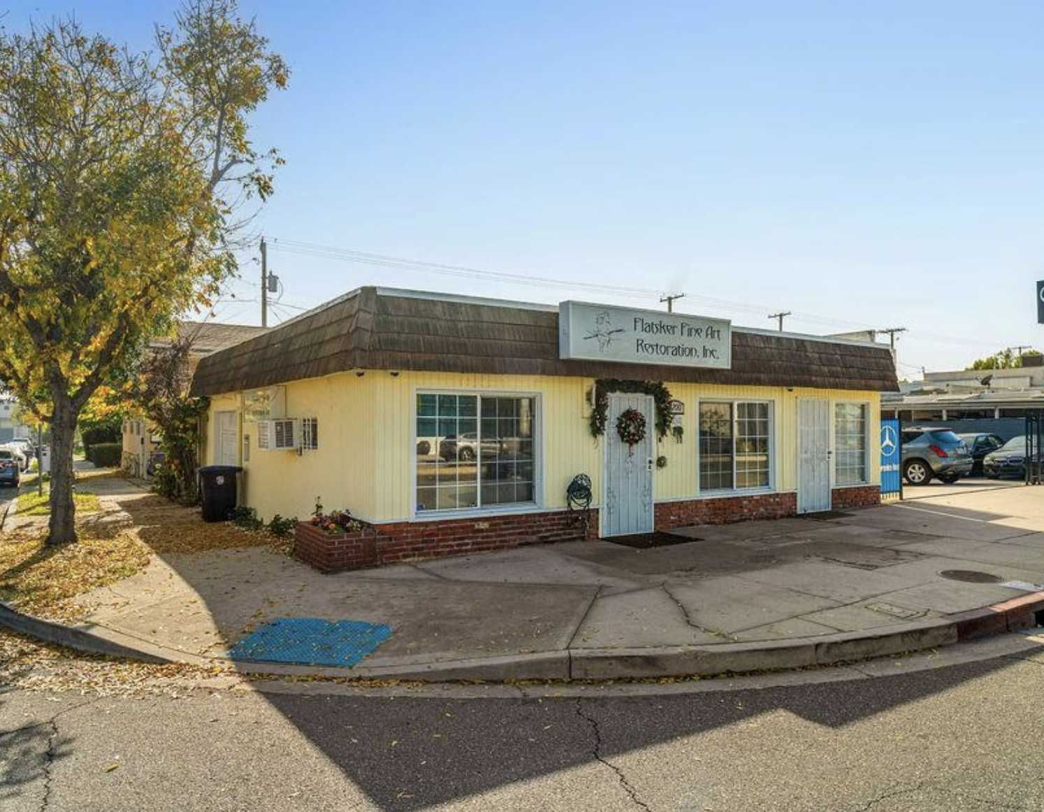 2200 West Burbank Boulevard, Burbank, CA 91506, USA | Commercial