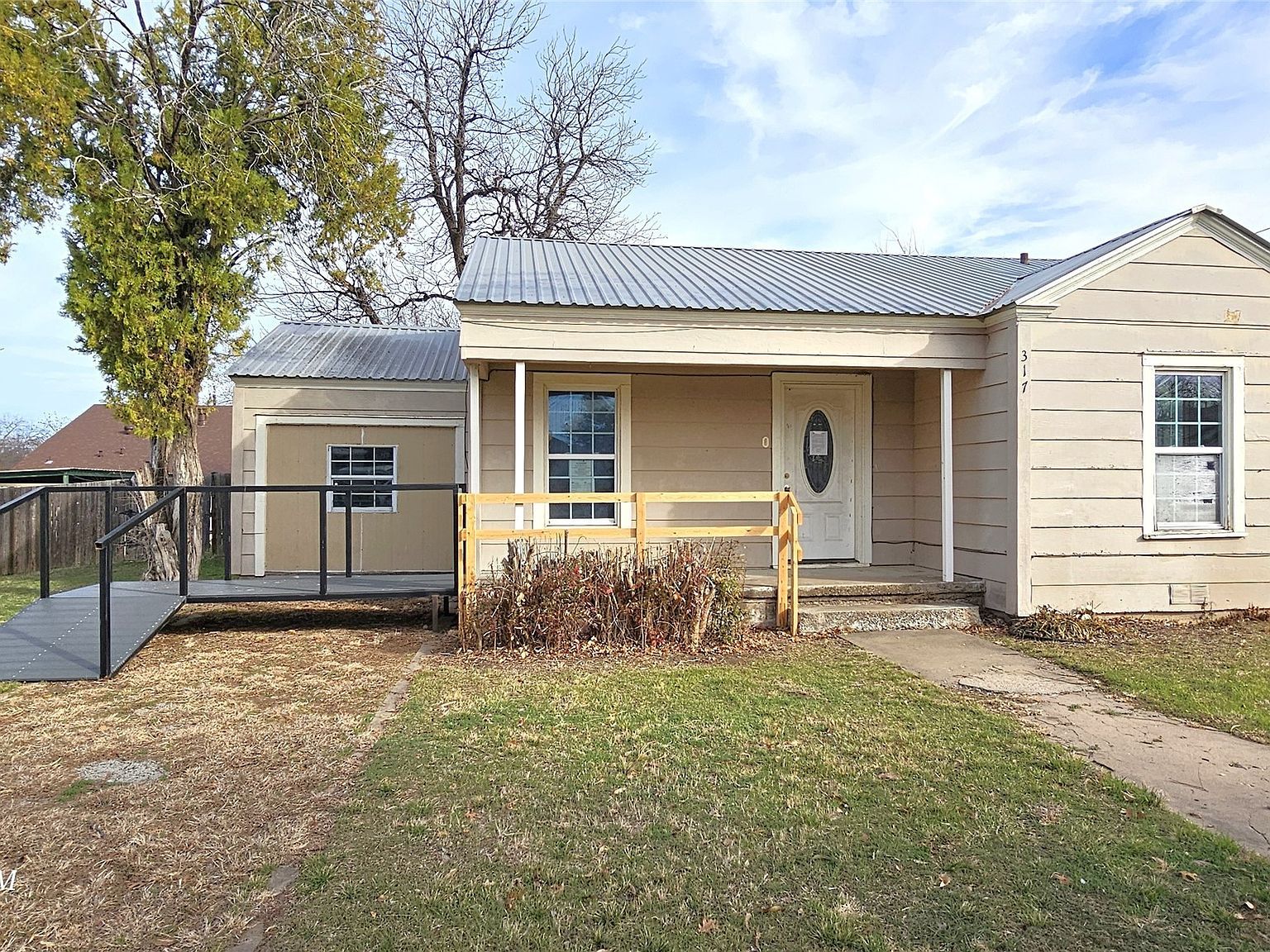 317 E 10th St Coleman, TX 76834 - Thumbnail 2