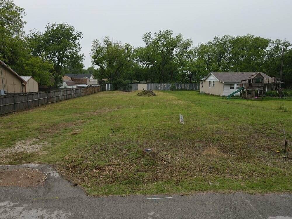 406 Maple St Aubrey, TX 76227, 76227