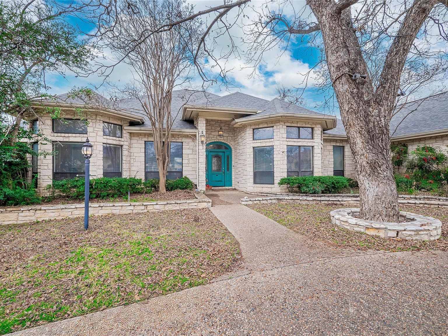 331 Olympia Fields St Marble Falls, TX 78654 - Thumbnail 2