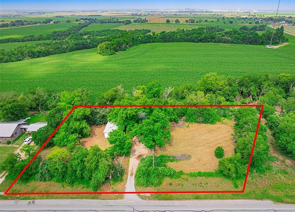 3104 S Main St Taylor, TX 76574 - Thumbnail 2