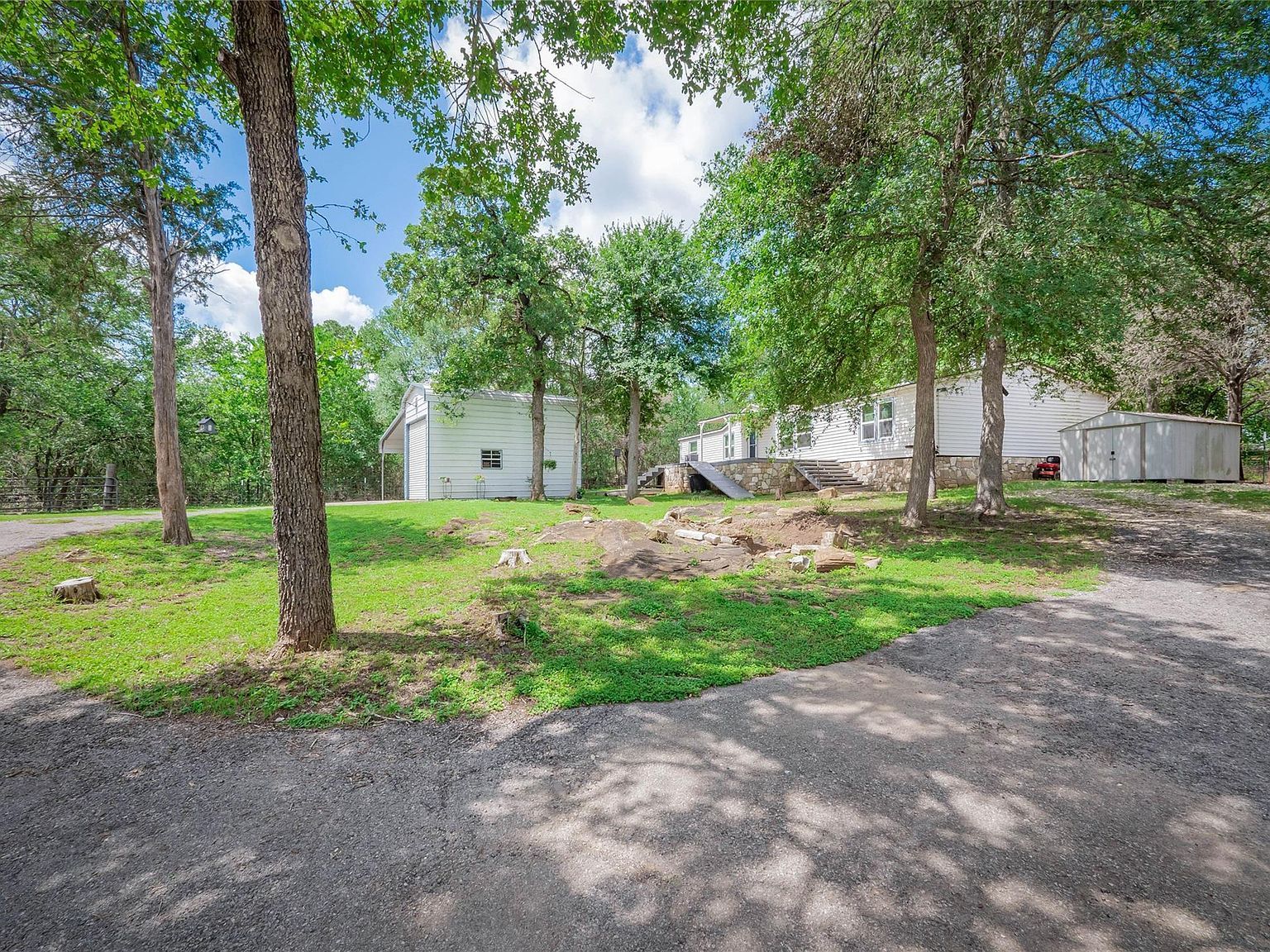 105 Alum Creek Dr Cedar Creek, TX 78612 - Thumbnail 2