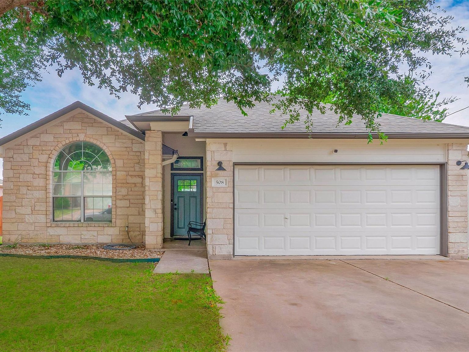 508 Lydia Ln Thrall, TX 76578 - Thumbnail 2