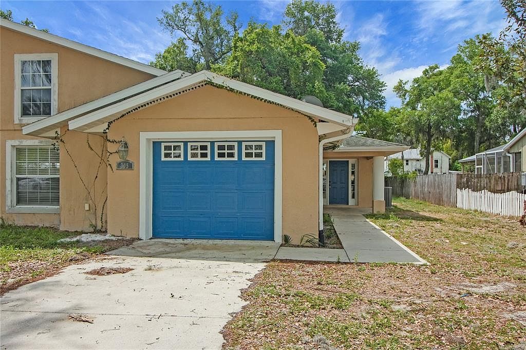 305 W Fountain St Fruitland Park, FL 34731  | Multi Family