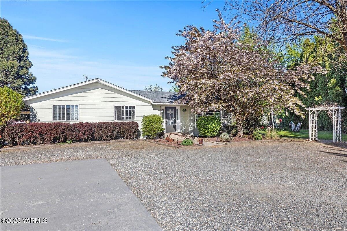 10401 1739th Pr NW Grandview, WA 98930, 98930