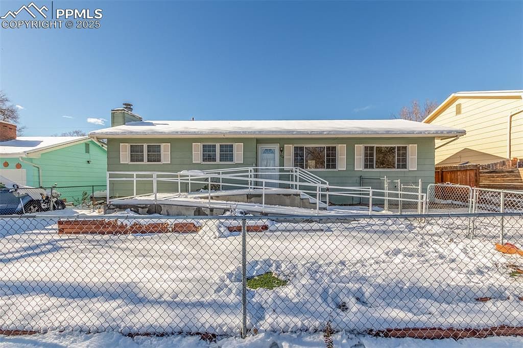 914 Arrawanna St Colorado Springs, CO 80909 - Thumbnail 2