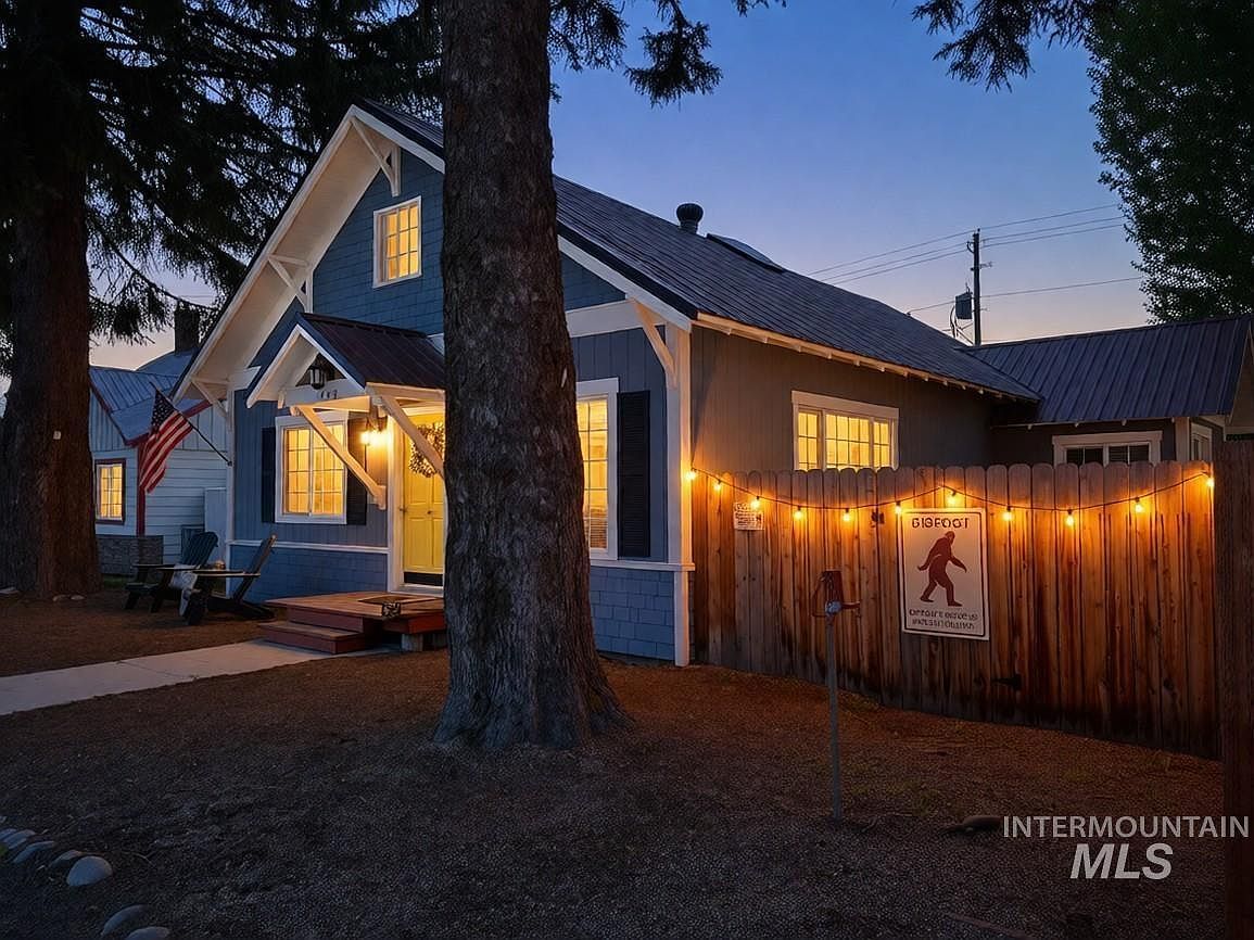 209 S Front St Cascade, ID 83611 | Single Family