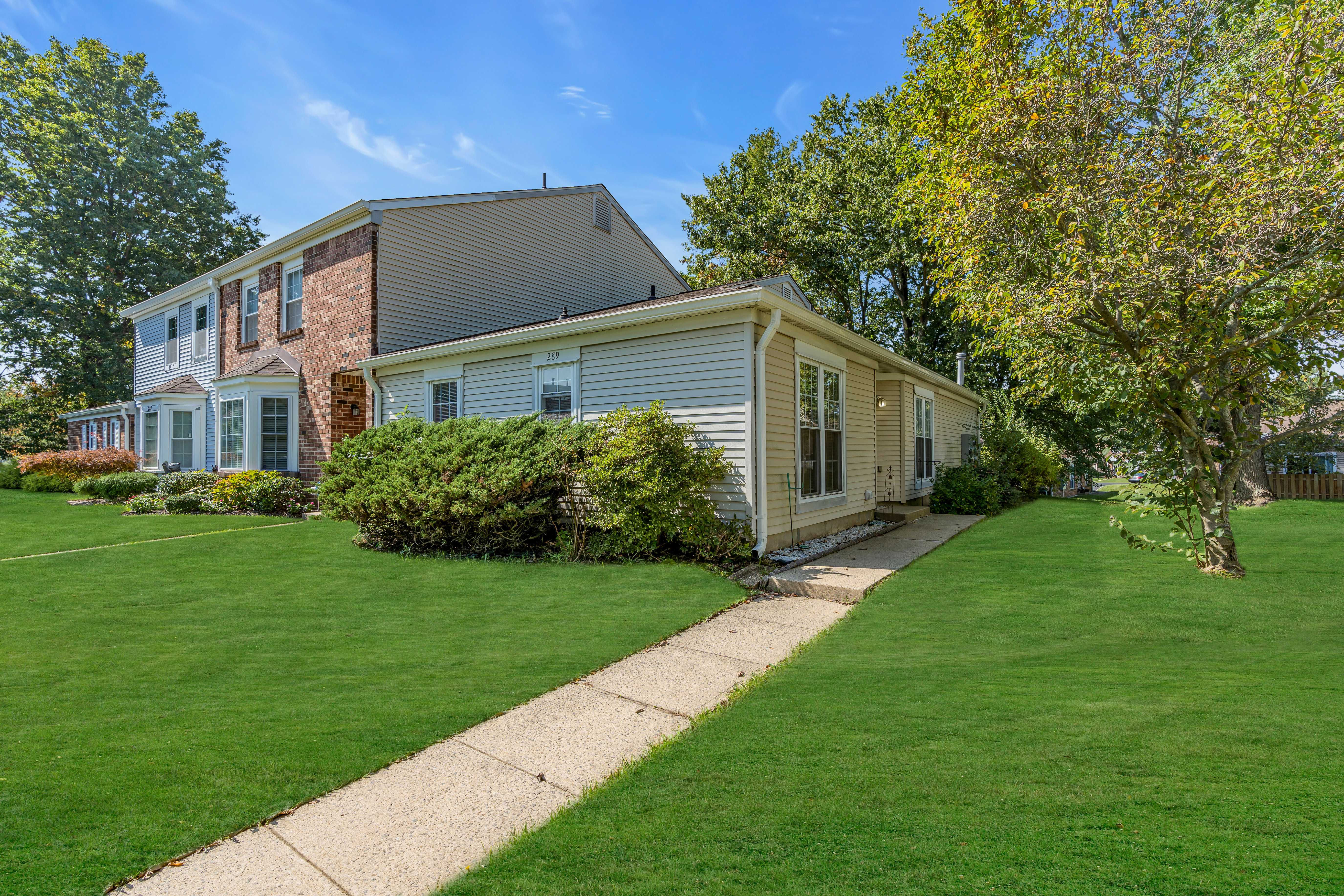 289 Bishop Ct, Old Bridge, NJ 08857, USA  | Condominium