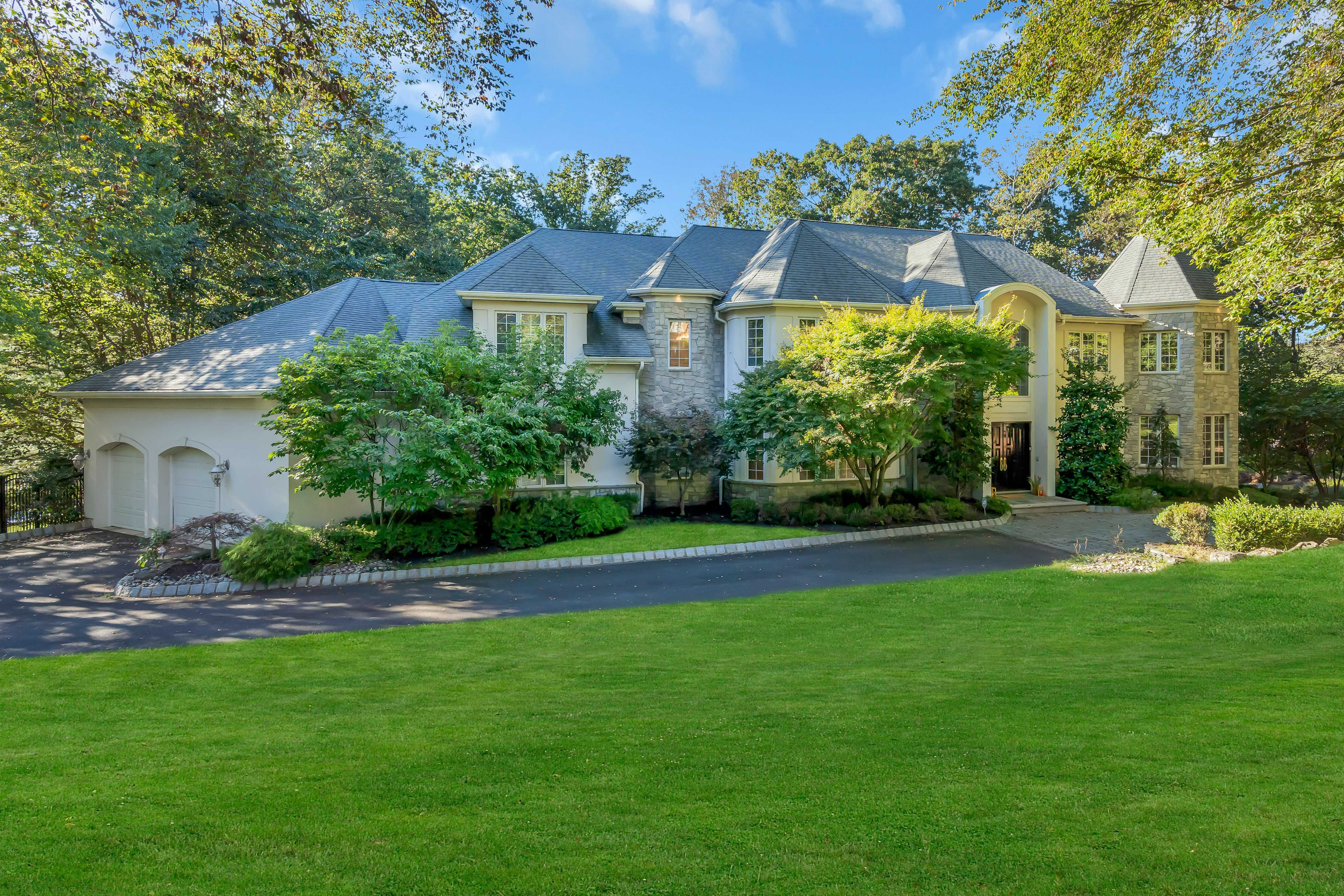 8 Round Hill, Holmdel, NJ 07733, USA  | Single Family