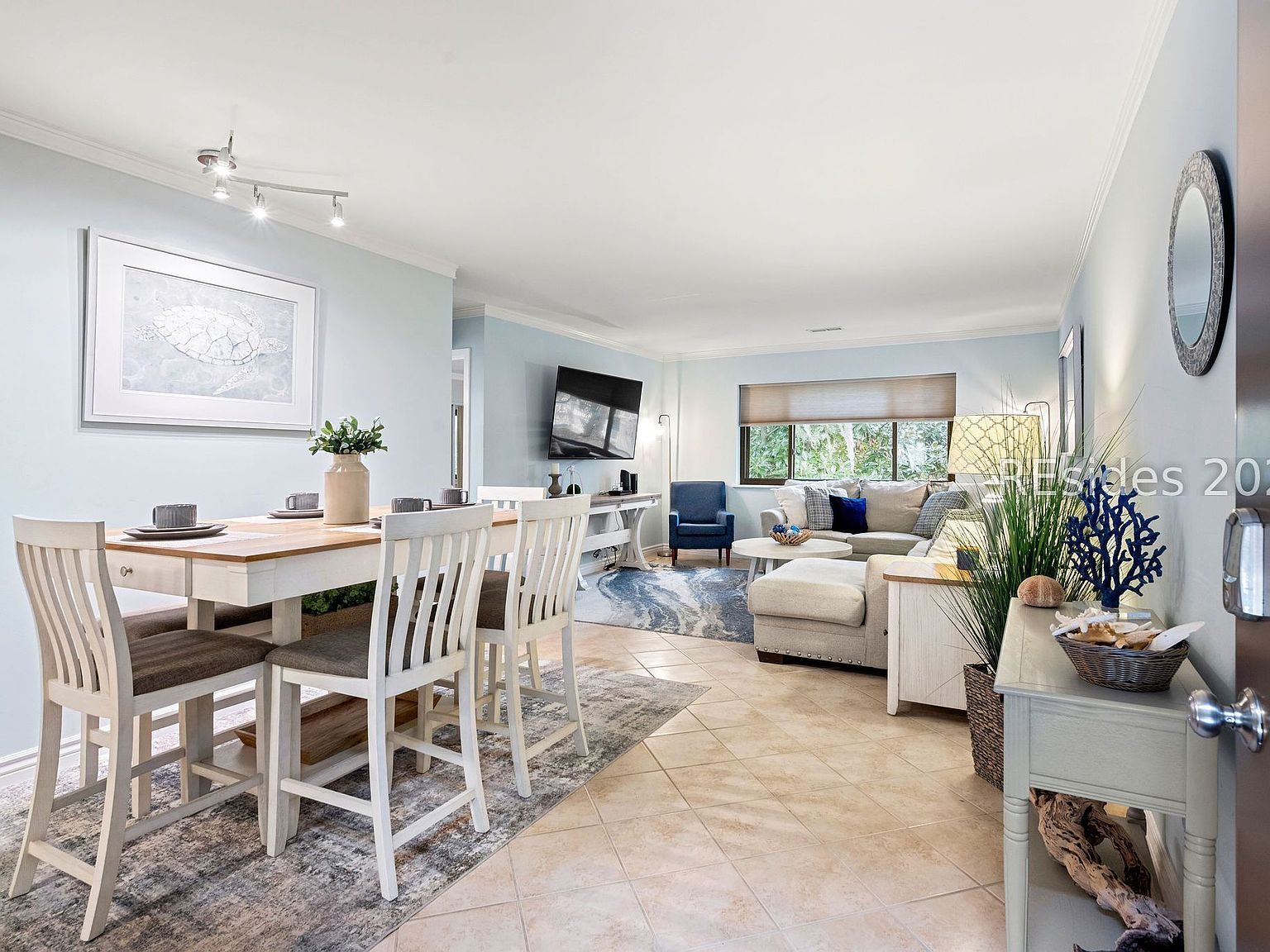 25 Deallyon Ave APT 110 Hilton Head Island, SC 29928 - Thumbnail 2