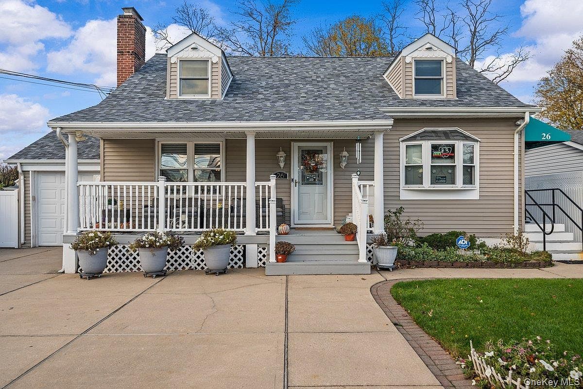 26 W 11th St Huntington Station, NY 11746 - Thumbnail 2