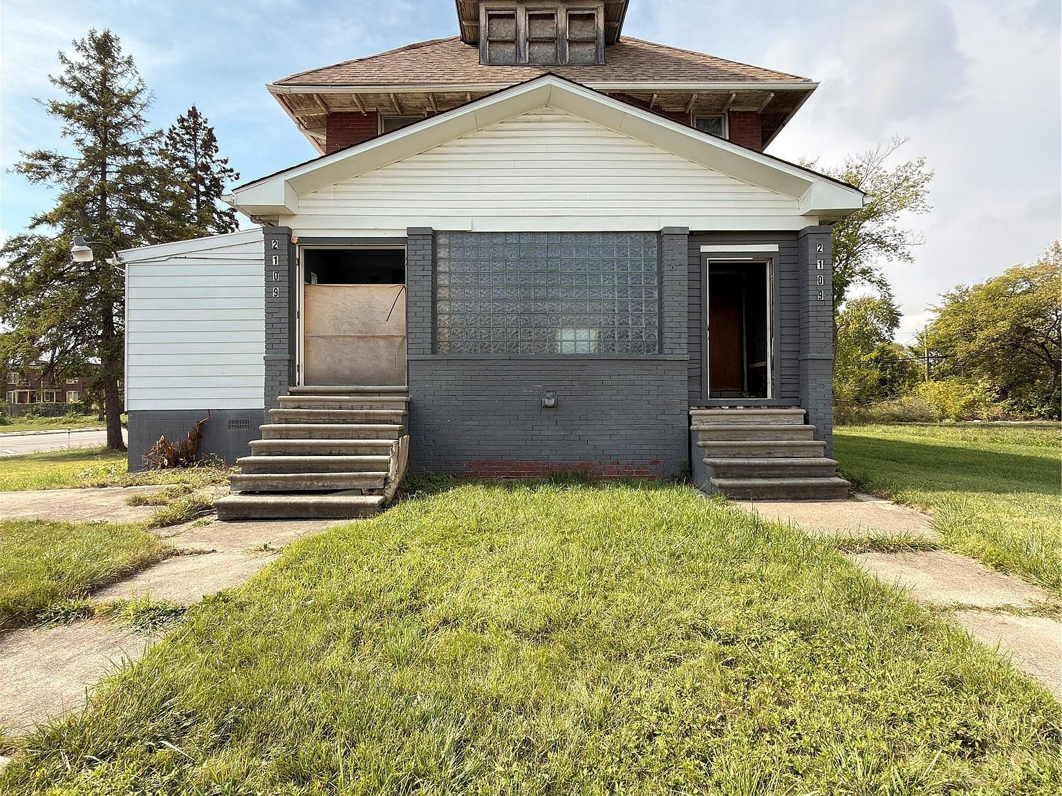 2109 Montclair St Detroit, MI 48214 - Thumbnail 2