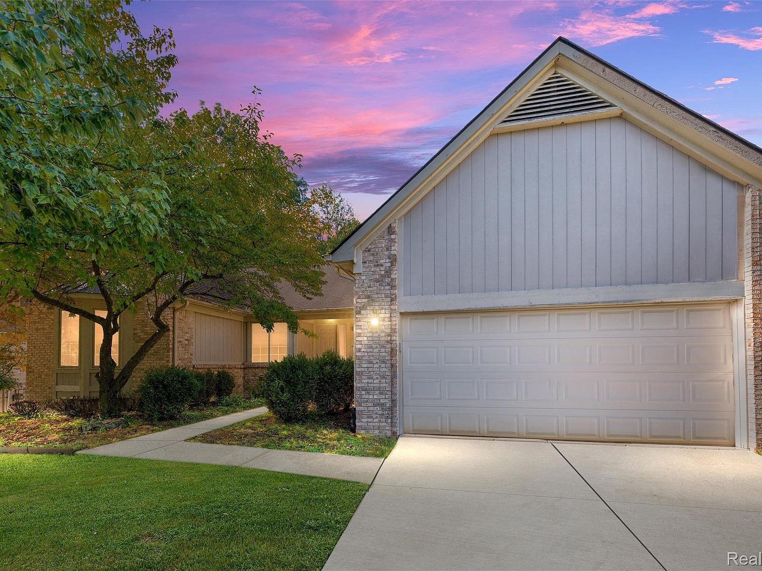 3120 Point Of The Woods Dr West Bloomfield, MI 48324 - Thumbnail 2