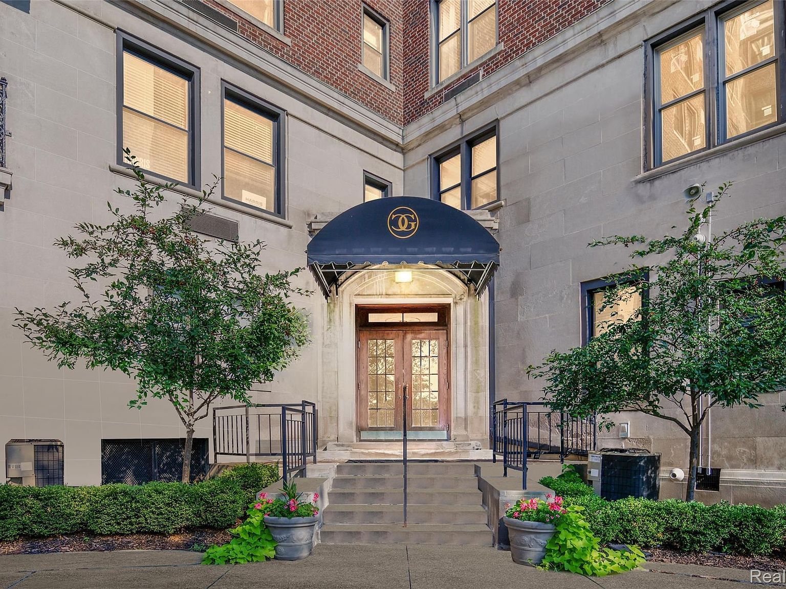 2900 E Jefferson Ave UNIT C6A Detroit, MI 48207 - Thumbnail 2