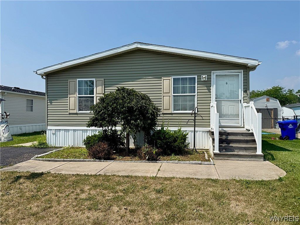 1218 Maplewood Dr Lockport, NY 14094 - Thumbnail 2