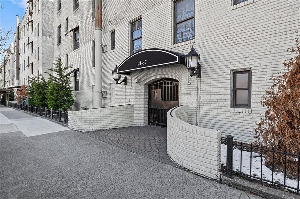 21-37 33rd St APT 5B Astoria, NY 11105 - Thumbnail 2