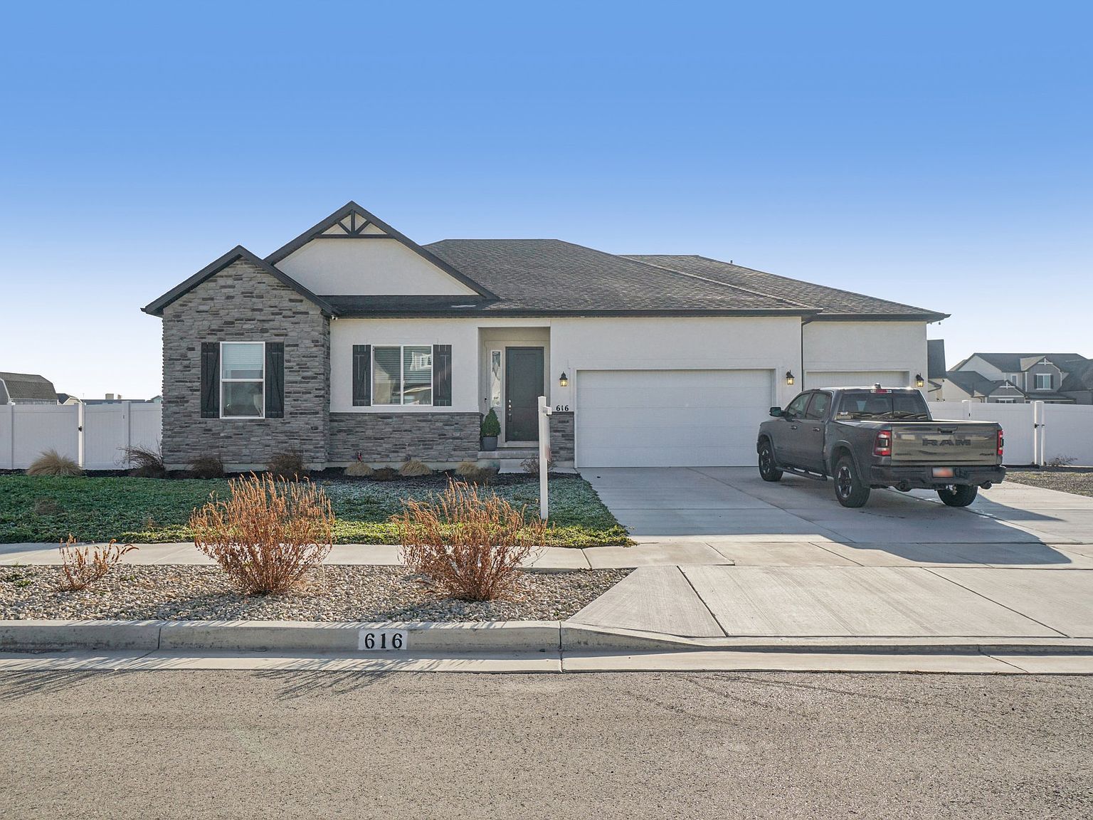 616 E Constance Way Grantsville, UT 84029 - Thumbnail 2
