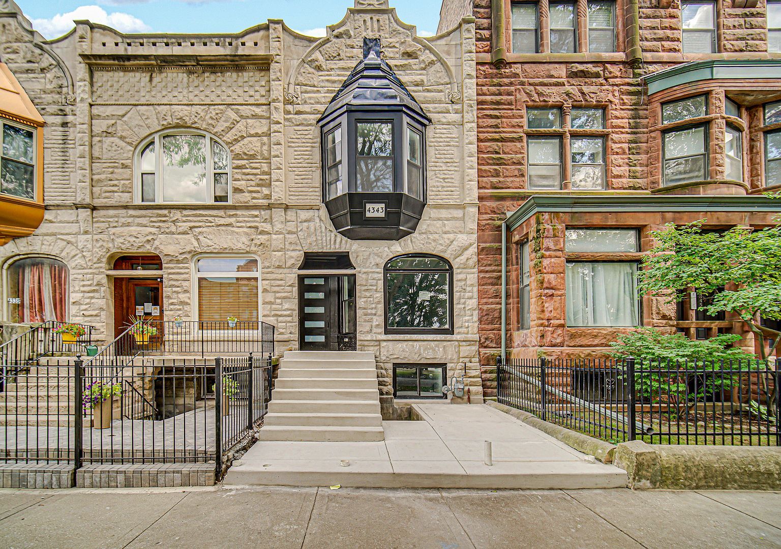 4343 S Ellis Ave Chicago, IL 60653 - Thumbnail 2