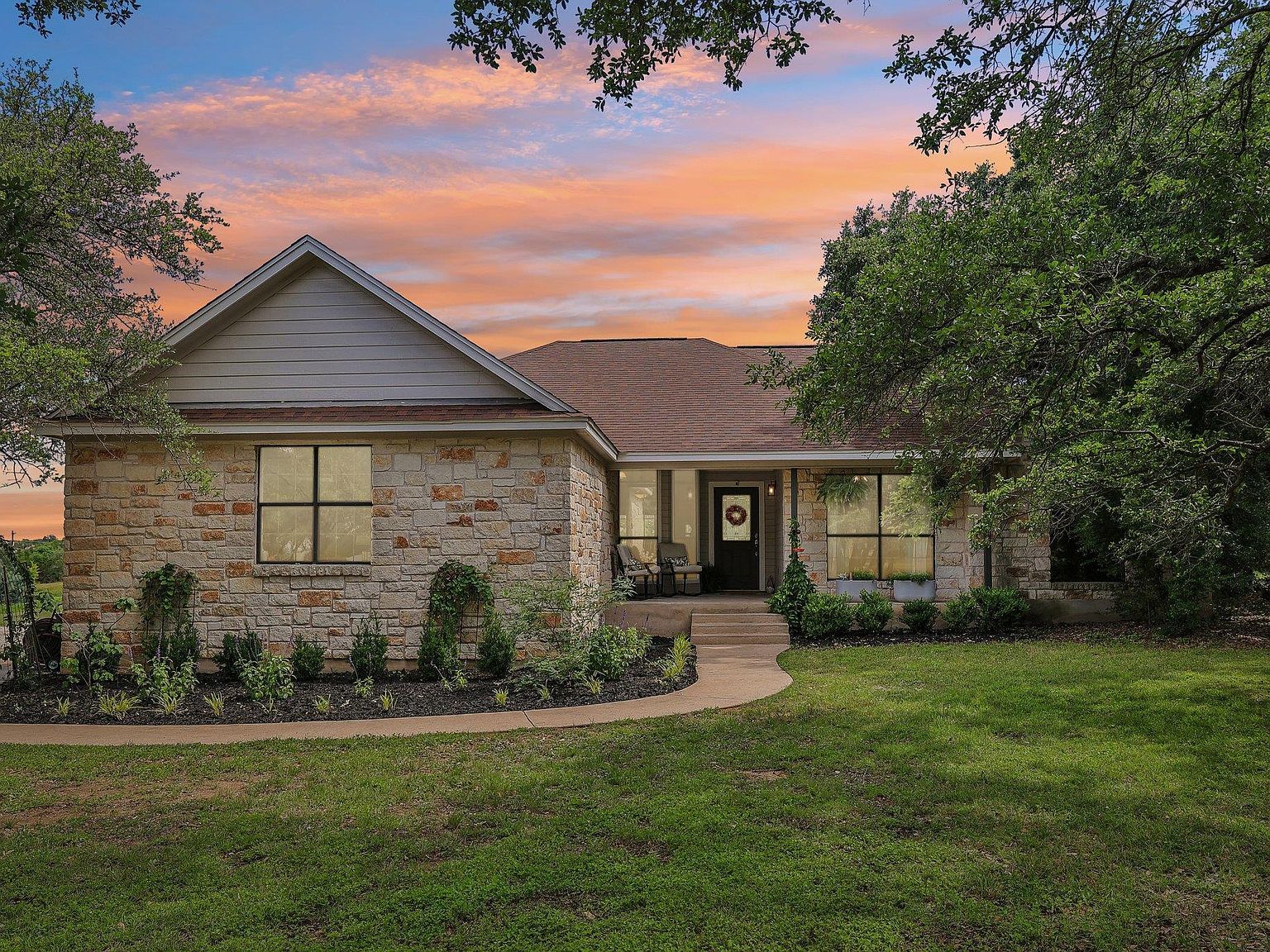 136 Thoroughbred Trce Liberty Hill, TX 78642, 78642