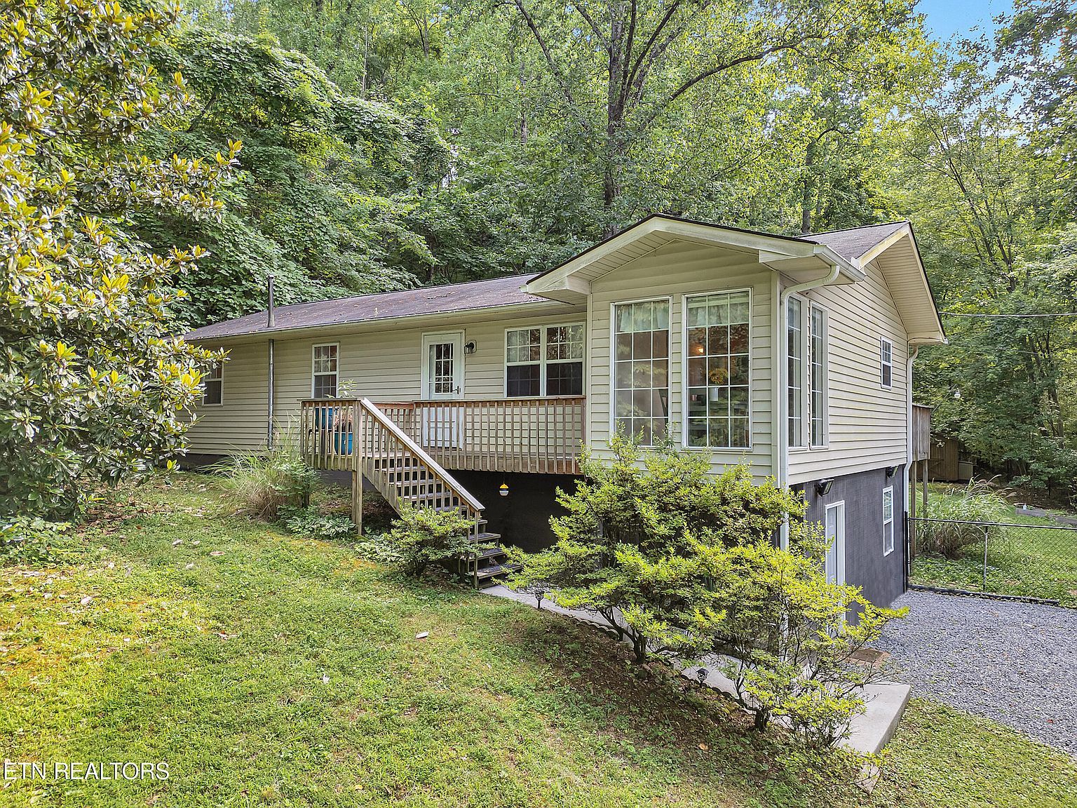 6923 Hurst Ln Knoxville, TN 37918 - Thumbnail 2