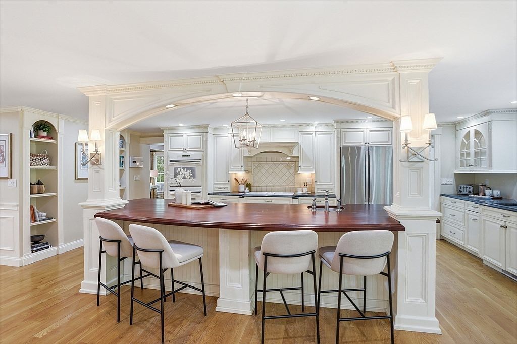 94 College Rd Concord, MA 01742, 1742