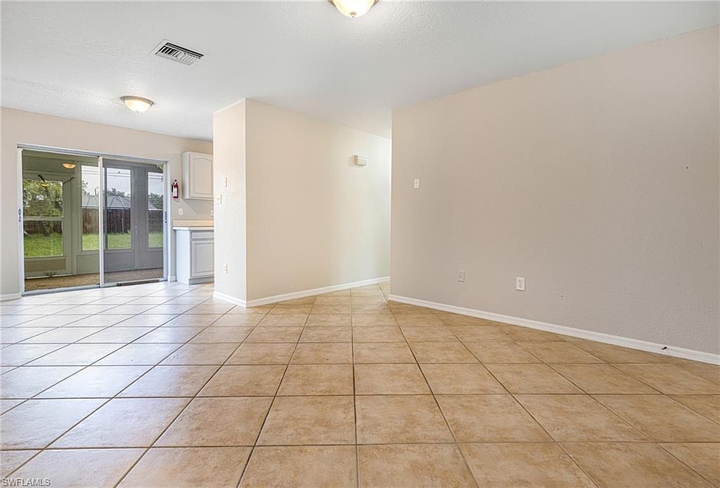 1164 Vernon Ave Pt Charlotte, FL 33948 - Thumbnail 2