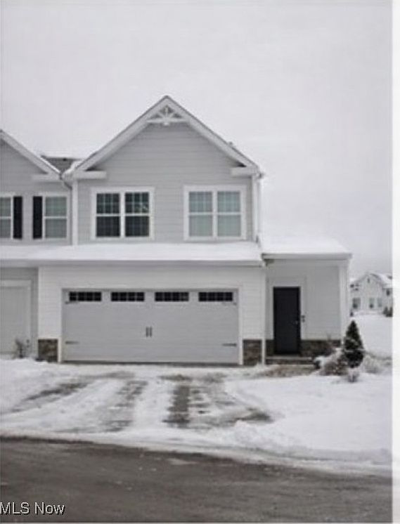 1362 Maple Grove Ln Uniontown, OH 44685 - Thumbnail 2