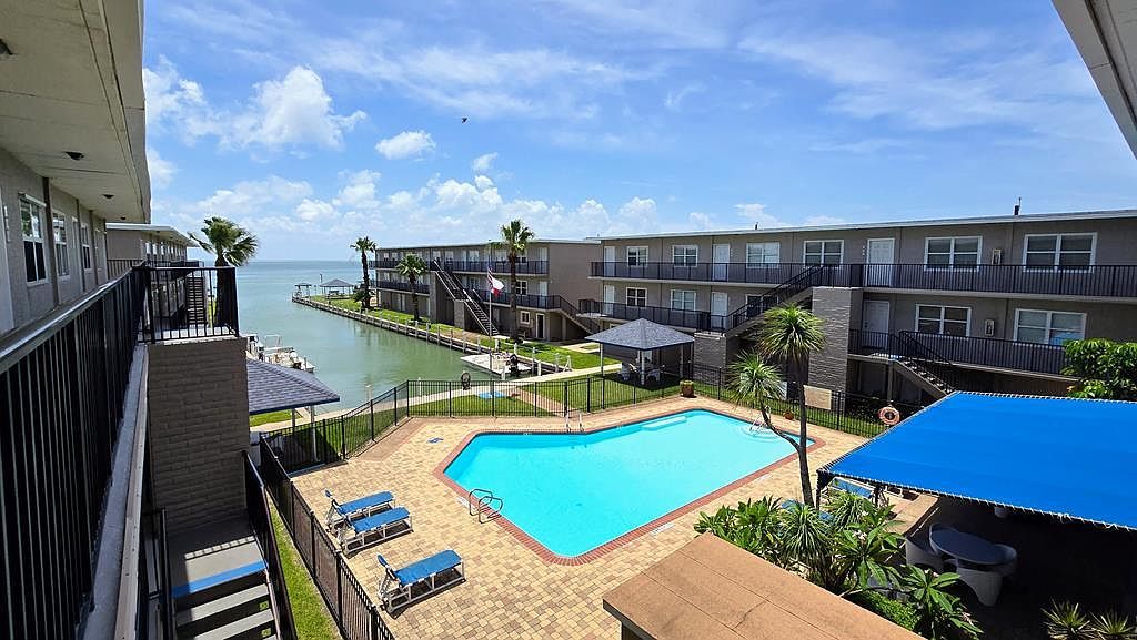 200 W Sunny Isle St South Padre Island, TX 78597 - Thumbnail 2